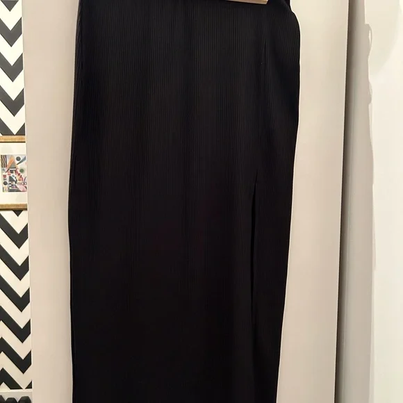 Leith Ribbed Side Slit Midi Skirt - Picture 4 of 6